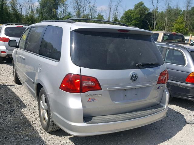 2V8HW34179R517874 - 2009 VOLKSWAGEN ROUTAN SE SILVER photo 3