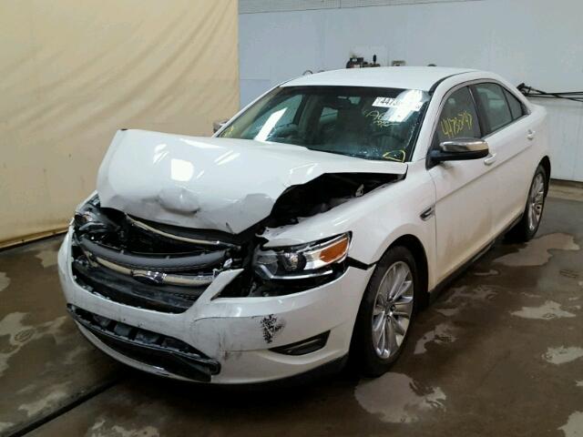 1FAHP2FWXAG143011 - 2010 FORD TAURUS LIM WHITE photo 2