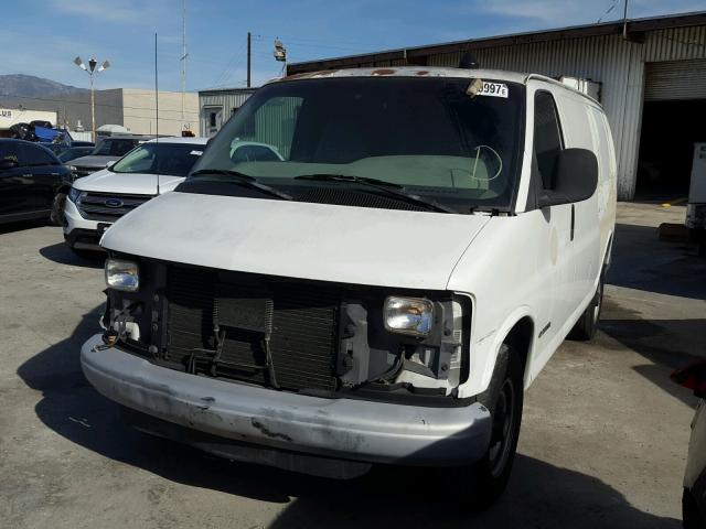 1GCGG25R2Y1136732 - 2000 CHEVROLET EXPRESS G2 WHITE photo 2