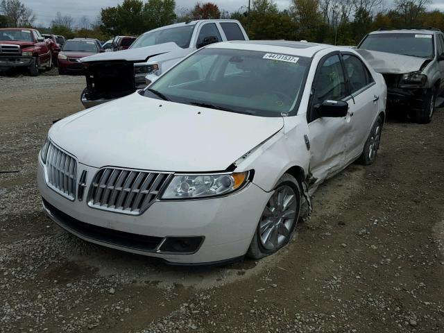 3LNDL2L3XBR750739 - 2011 LINCOLN MKZ WHITE photo 2