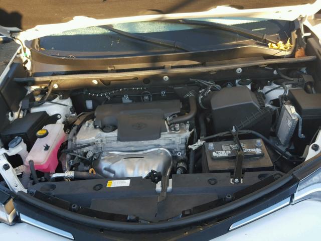 2T3RFREV7HW567344 - 2017 TOYOTA RAV4 XLE WHITE photo 7