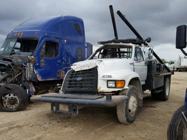 1FDPF70J7VVA33842 - 1997 FORD F700 WHITE photo 2