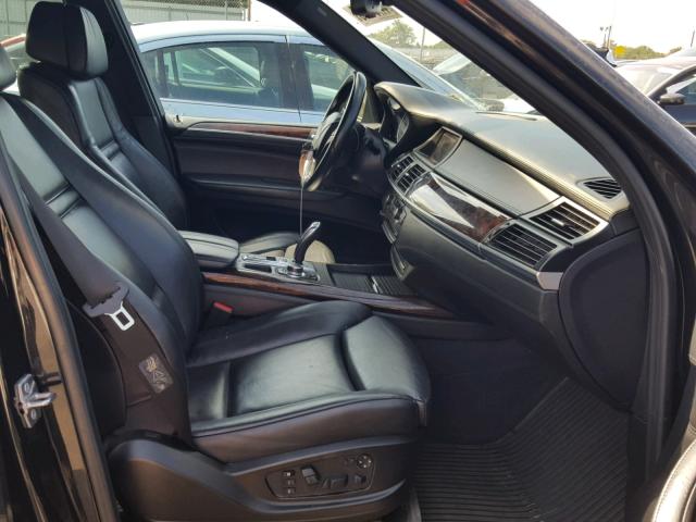 5UXFE8C59AL311930 - 2010 BMW X5 XDRIVE4 BLACK photo 5