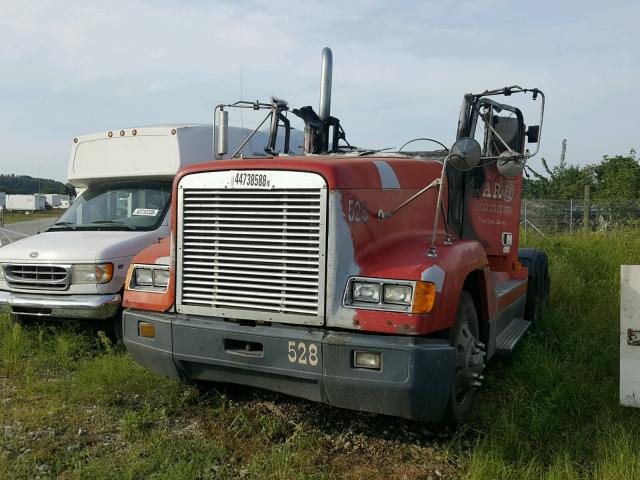1FUYDCXB7YLF25756 - 2000 FREIGHTLINER CONVENTION RED photo 2
