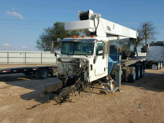 1NPTXUEX18D757041 - 2008 PETERBILT 367 WHITE photo 2