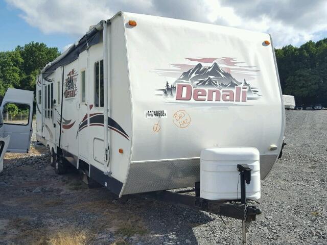 47CTD1S265P611525 - 2005 DUTC DENALI WHITE photo 1