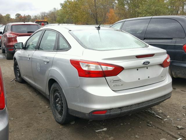 1FAHP3F26CL126865 - 2012 FORD FOCUS SE SILVER photo 3