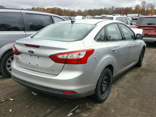 1FAHP3F26CL126865 - 2012 FORD FOCUS SE SILVER photo 4