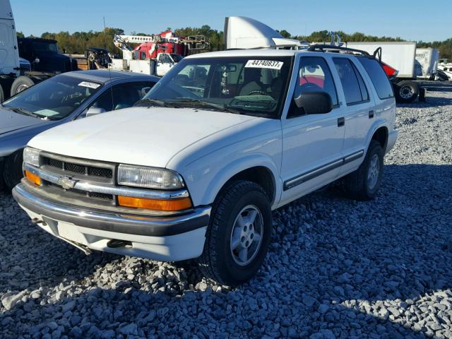 1GNDT13W3Y2403962 - 2000 CHEVROLET BLAZER WHITE photo 2