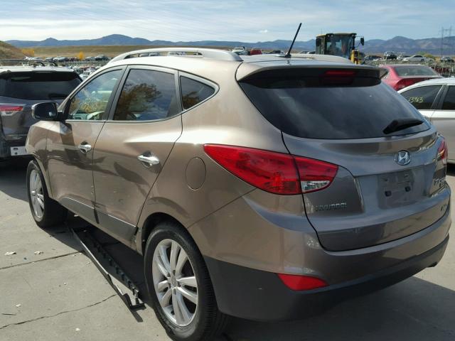 KM8JUCAC6AU031858 - 2010 HYUNDAI TUCSON GLS GOLD photo 3