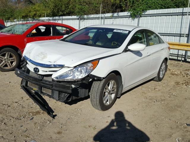 5NPEB4AC8CH382995 - 2012 HYUNDAI SONATA GLS WHITE photo 2