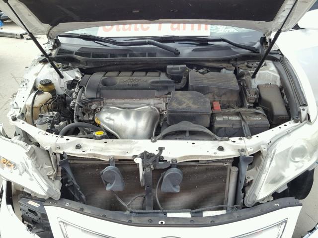 4T1BF3EK0BU633396 - 2011 TOYOTA CAMRY BASE WHITE photo 7