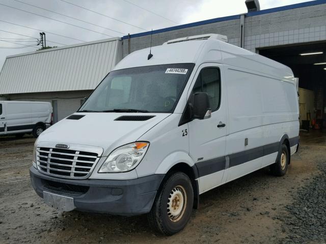 WDYPE845875167518 - 2007 FREIGHTLINER SPRINTER 2 WHITE photo 2