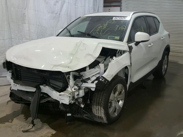 YV4AC2HK0K2054416 - 2019 VOLVO XC40 T4 WHITE photo 2