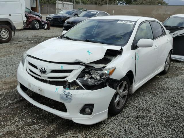 5YFBU4EE4DP112966 - 2013 TOYOTA COROLLA BA WHITE photo 2
