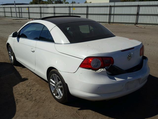 WVWFA71F28V015536 - 2008 VOLKSWAGEN EOS LUX 白色 照片 3