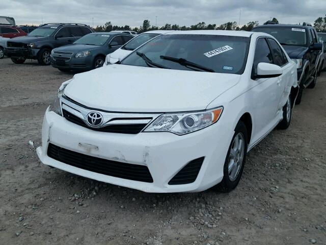 4T4BF1FK2CR253227 - 2012 TOYOTA CAMRY BASE WHITE photo 2