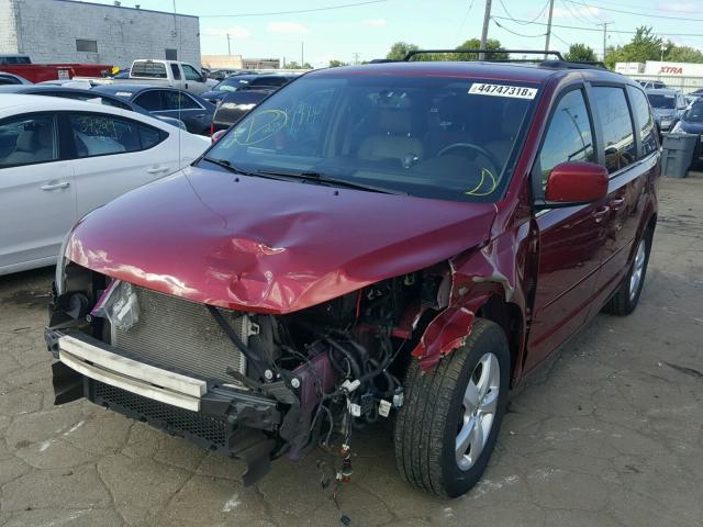 2V4RW3DGXBR641976 - 2011 VOLKSWAGEN ROUTAN SE MAROON photo 2