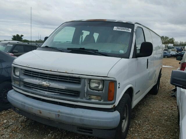 1GCHG39R5Y1187260 - 2000 CHEVROLET EXPRESS G3 WHITE photo 2