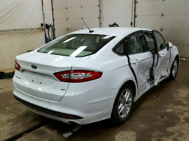 3FA6P0H7XFR159579 - 2015 FORD FUSION SE WHITE photo 4