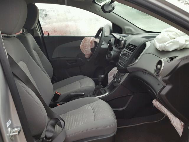 1G1JB5SH8F4126700 - 2015 CHEVROLET SONIC LS 银色 照片 5