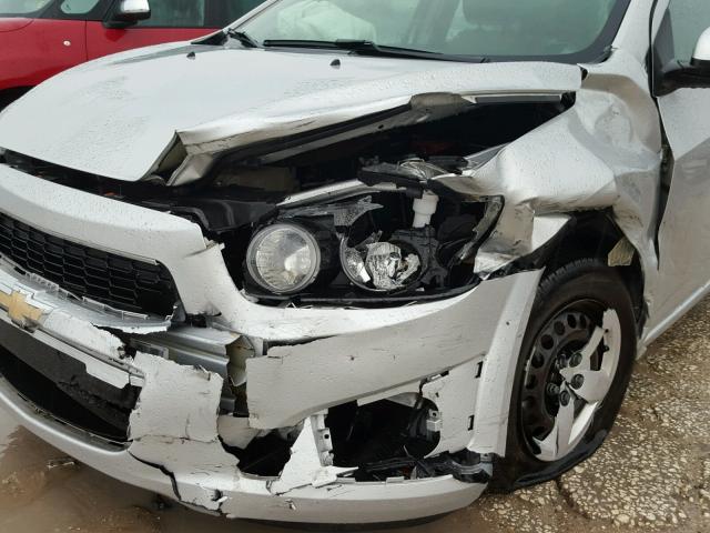 1G1JB5SH8F4126700 - 2015 CHEVROLET SONIC LS 银色 照片 9