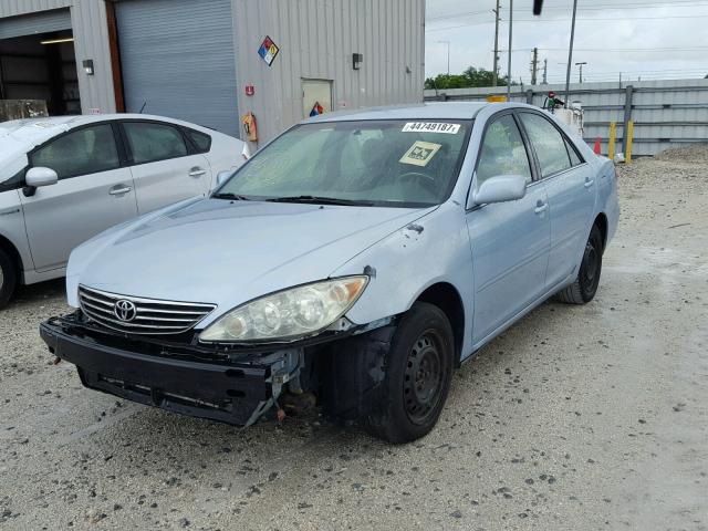4T1BE32K65U974099 - 2005 TOYOTA CAMRY LE ლურჯი ფოტო 2