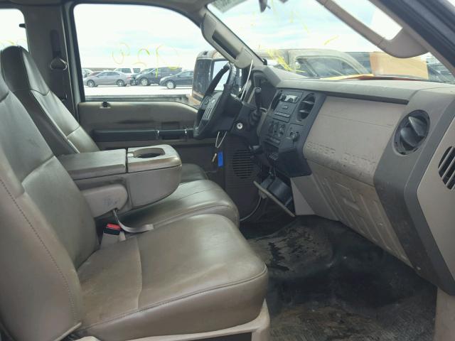 1FTWX30558EE60630 - 2008 FORD F350 WHITE photo 5