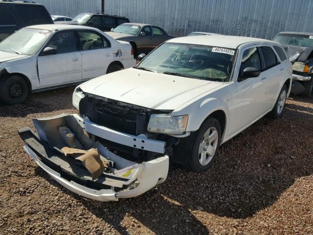 2D4FV47T88H152038 - 2008 DODGE MAGNUM WHITE photo 2