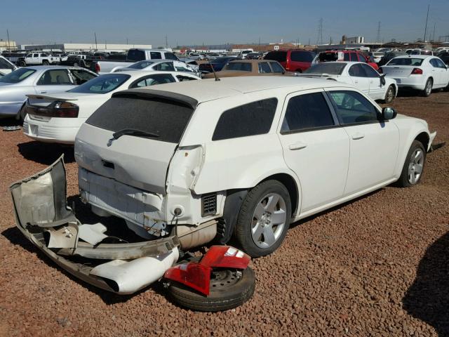 2D4FV47T88H152038 - 2008 DODGE MAGNUM WHITE photo 4