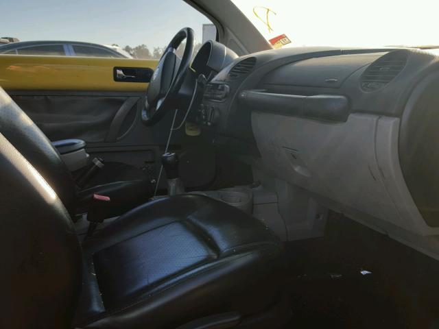 3VWDD21C41M467265 - 2001 VOLKSWAGEN NEW BEETLE 黄色 照片 5