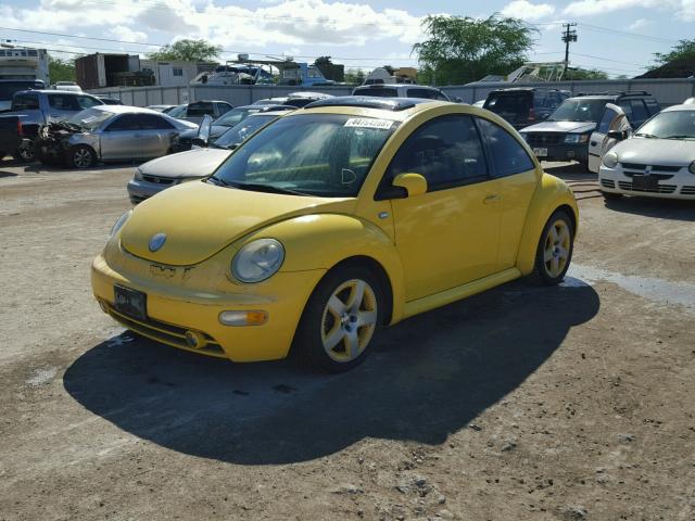 3VWCD21CX2M453965 - 2002 VOLKSWAGEN NEW BEETLE 黄色 照片 2