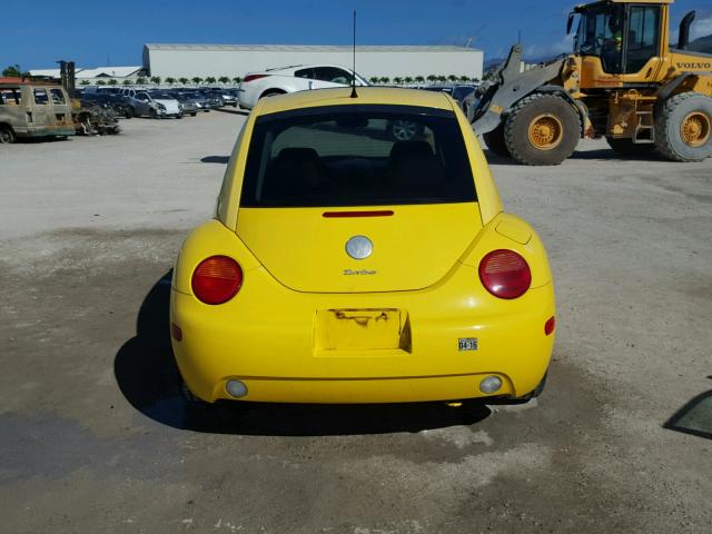 3VWCD21CX2M453965 - 2002 VOLKSWAGEN NEW BEETLE 黄色 照片 9