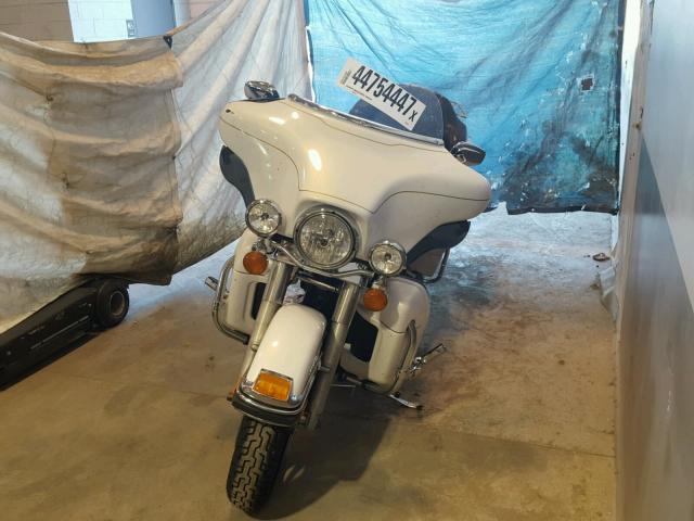 1HD1FC4108Y624142 - 2008 HARLEY-DAVIDSON FLHTCUI WHITE photo 2