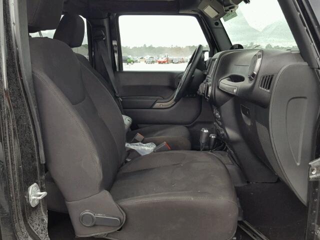 1C4BJWDG4FL504056 - 2015 JEEP WRANGLER U BLACK photo 5