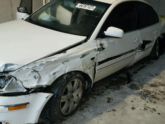 WVWTH63B43P432639 - 2003 VOLKSWAGEN PASSAT GLX WHITE photo 9