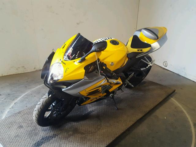 JS1GT77A572113707 - 2007 SUZUKI GSX-R1000 YELLOW photo 2