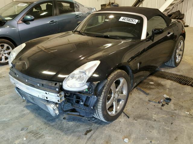 1G2MG35X58Y100309 - 2008 PONTIAC SOLSTICE BLACK photo 2