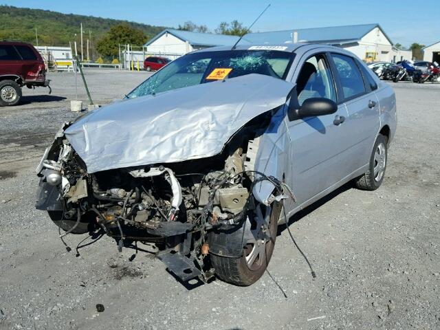 1FAFP34N37W101298 - 2007 FORD FOCUS ZX4 SILVER photo 2