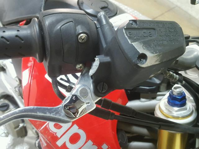 ZD4SMC0029S000313 - 2009 APRILIA DORSODURO RED photo 18