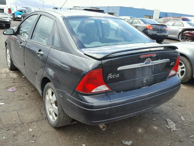 1FAFP38372W217069 - 2002 FORD FOCUS BLACK photo 3