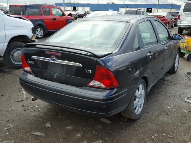 1FAFP38372W217069 - 2002 FORD FOCUS BLACK photo 4