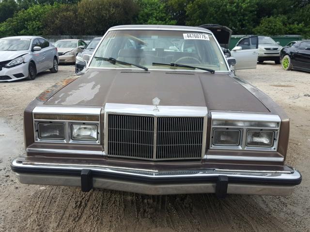 1C3BF66P2HX709907 - 1987 CHRYSLER FIFTH AVEN 棕色 照片 9