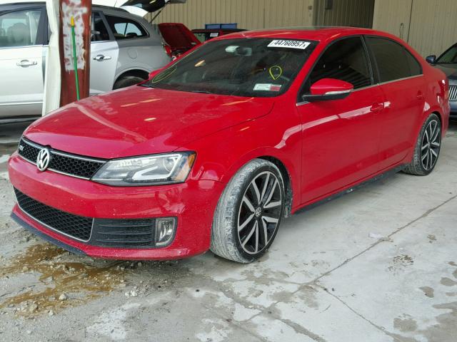3VW5A7AJXDM389426 - 2013 VOLKSWAGEN JETTA GLI RED photo 2