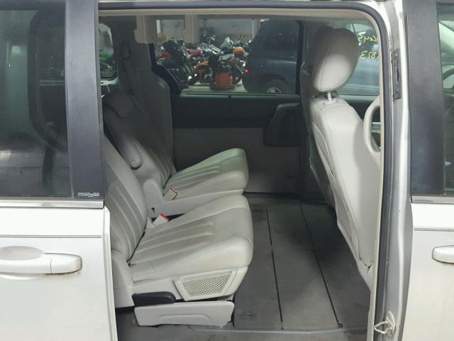 2A8HR54PX8R699242 - 2008 CHRYSLER TOWN & COU SILVER photo 6