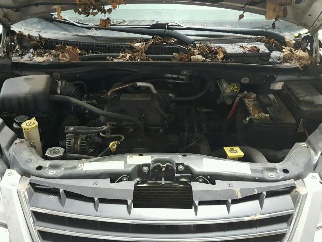 2A8HR54PX8R699242 - 2008 CHRYSLER TOWN & COU SILVER photo 7