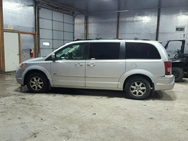 2A8HR54PX8R699242 - 2008 CHRYSLER TOWN & COU SILVER photo 9