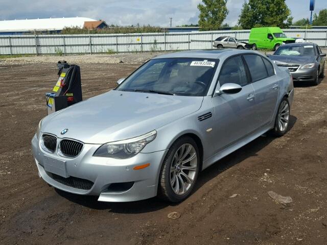 WBSNB93588CX08334 - 2008 BMW M5 SILVER photo 2