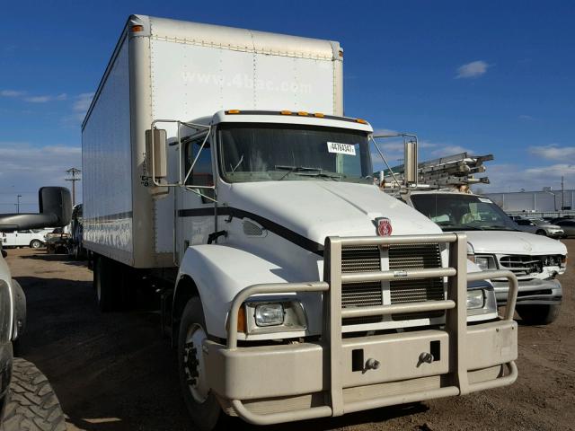 2NKMHD6X02M891725 - 2002 KENWORTH CONSTRUCTI WHITE photo 1