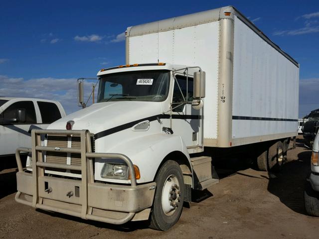 2NKMHD6X02M891725 - 2002 KENWORTH CONSTRUCTI WHITE photo 2